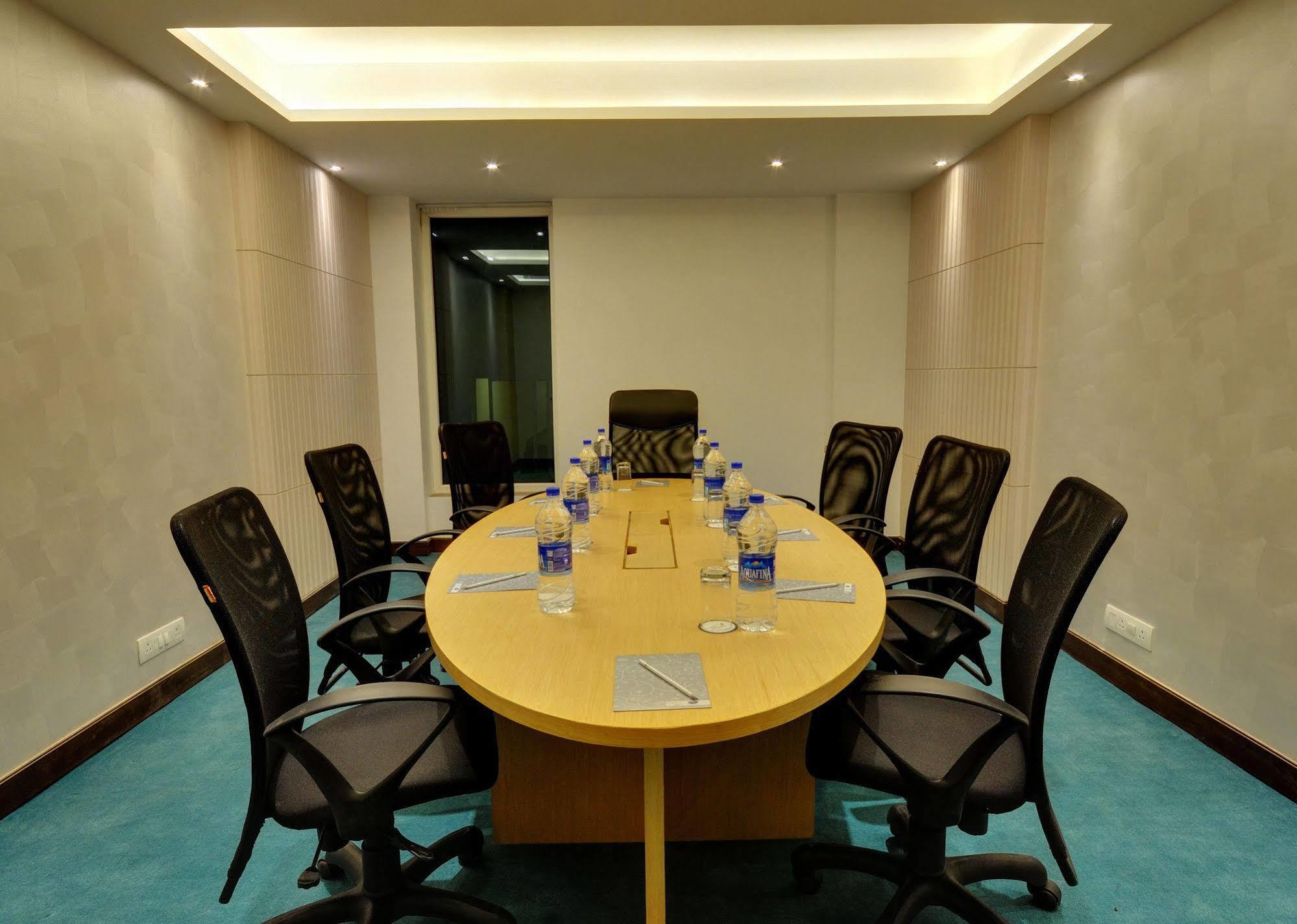 Hotel Platinum Rajkot Bagian luar foto