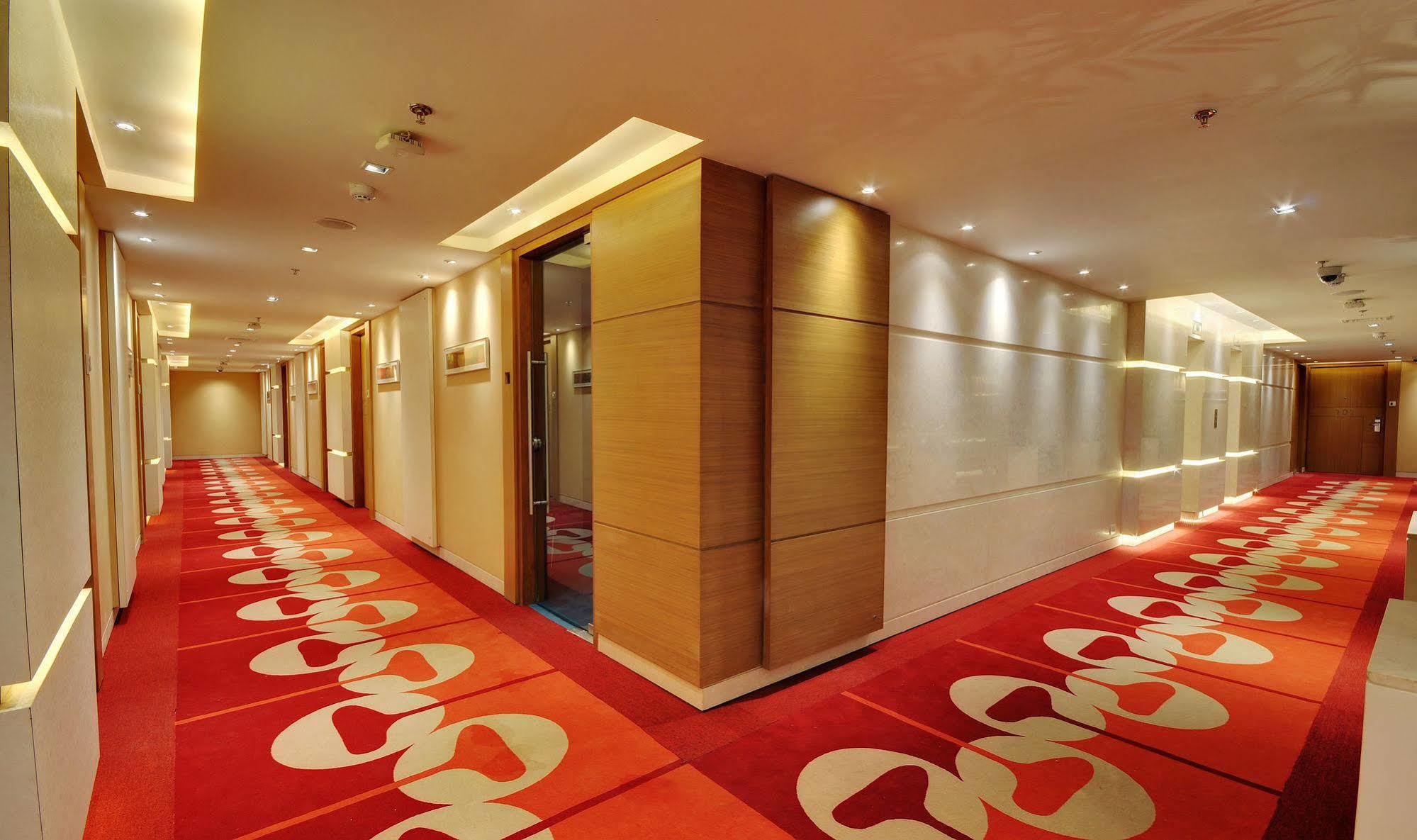 Hotel Platinum Rajkot Bagian luar foto