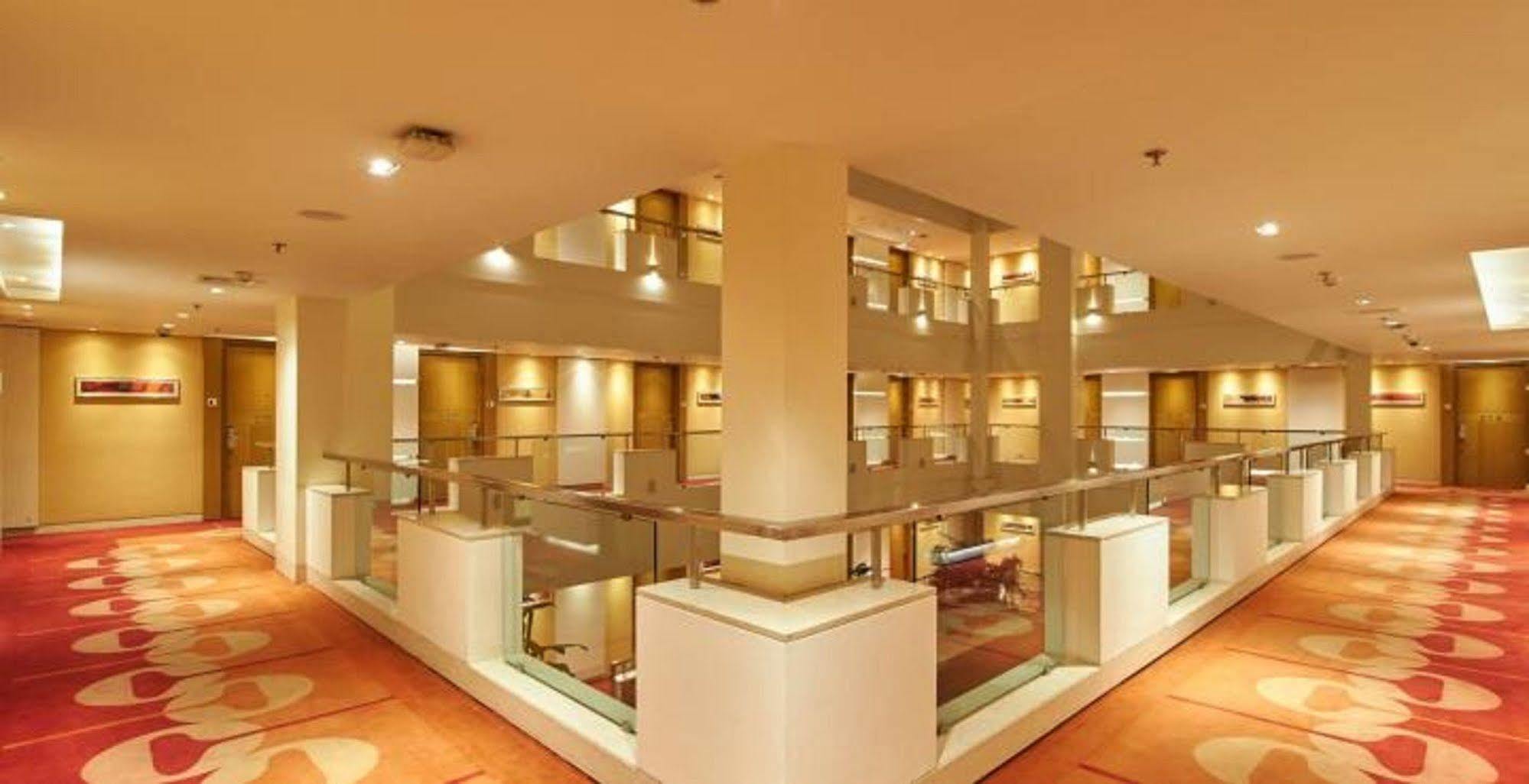 Hotel Platinum Rajkot Bagian luar foto