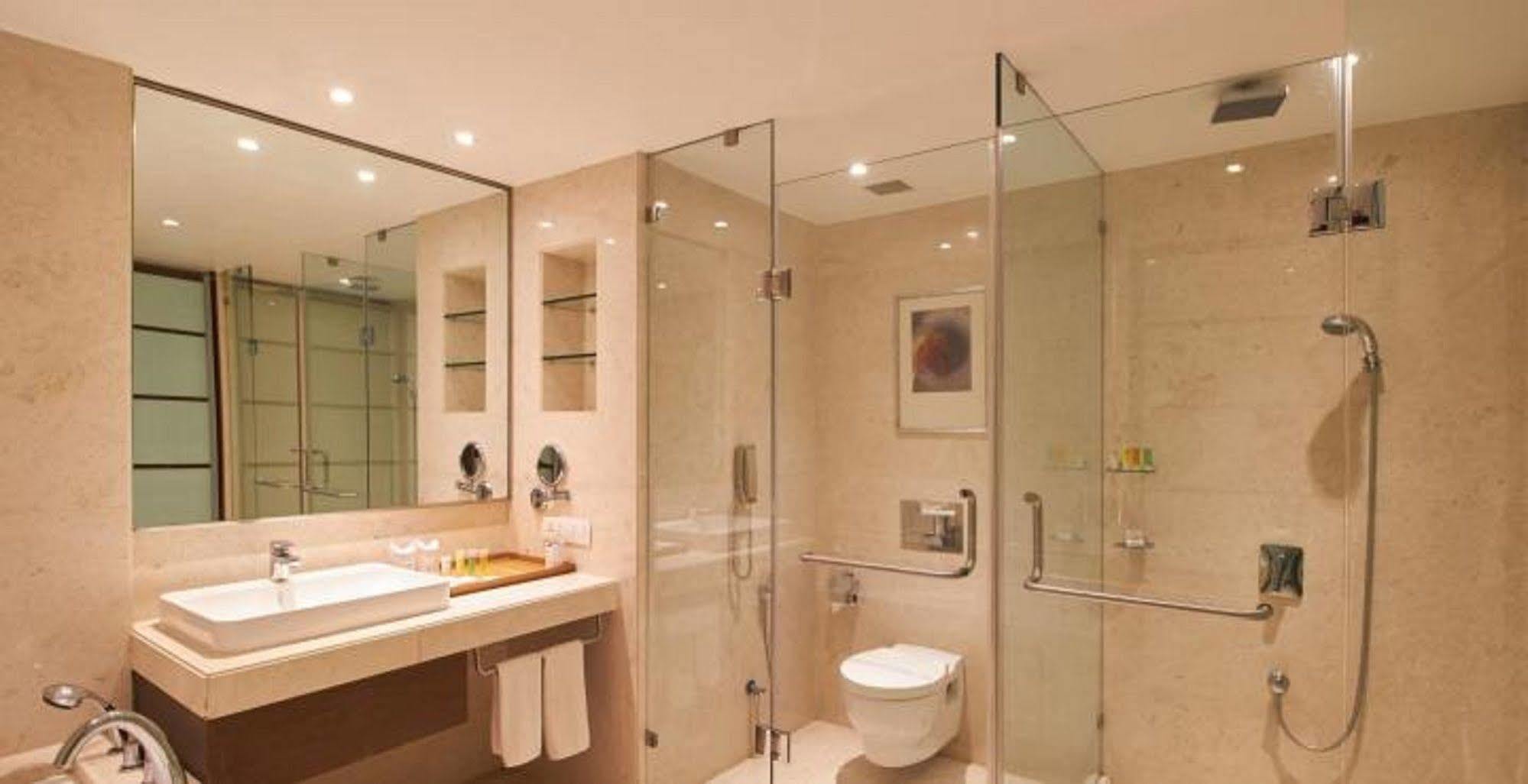 Hotel Platinum Rajkot Bagian luar foto