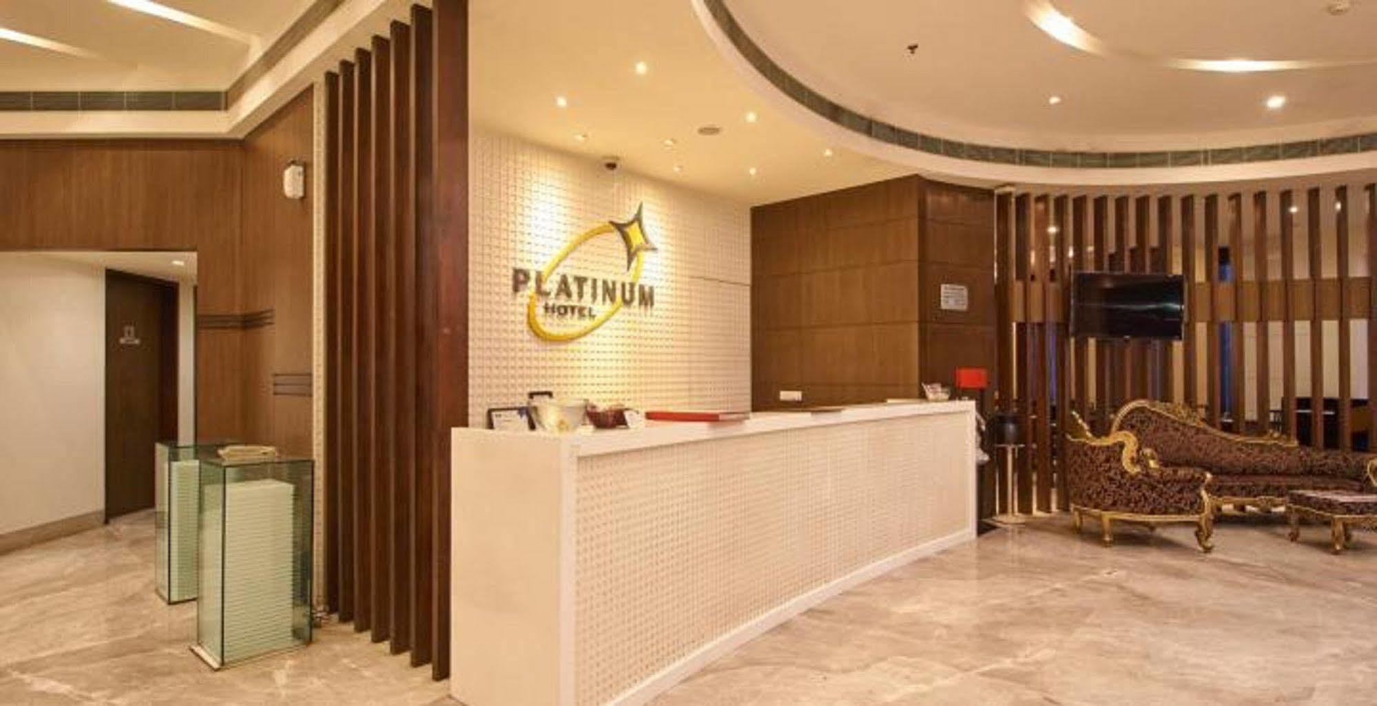 Hotel Platinum Rajkot Bagian luar foto