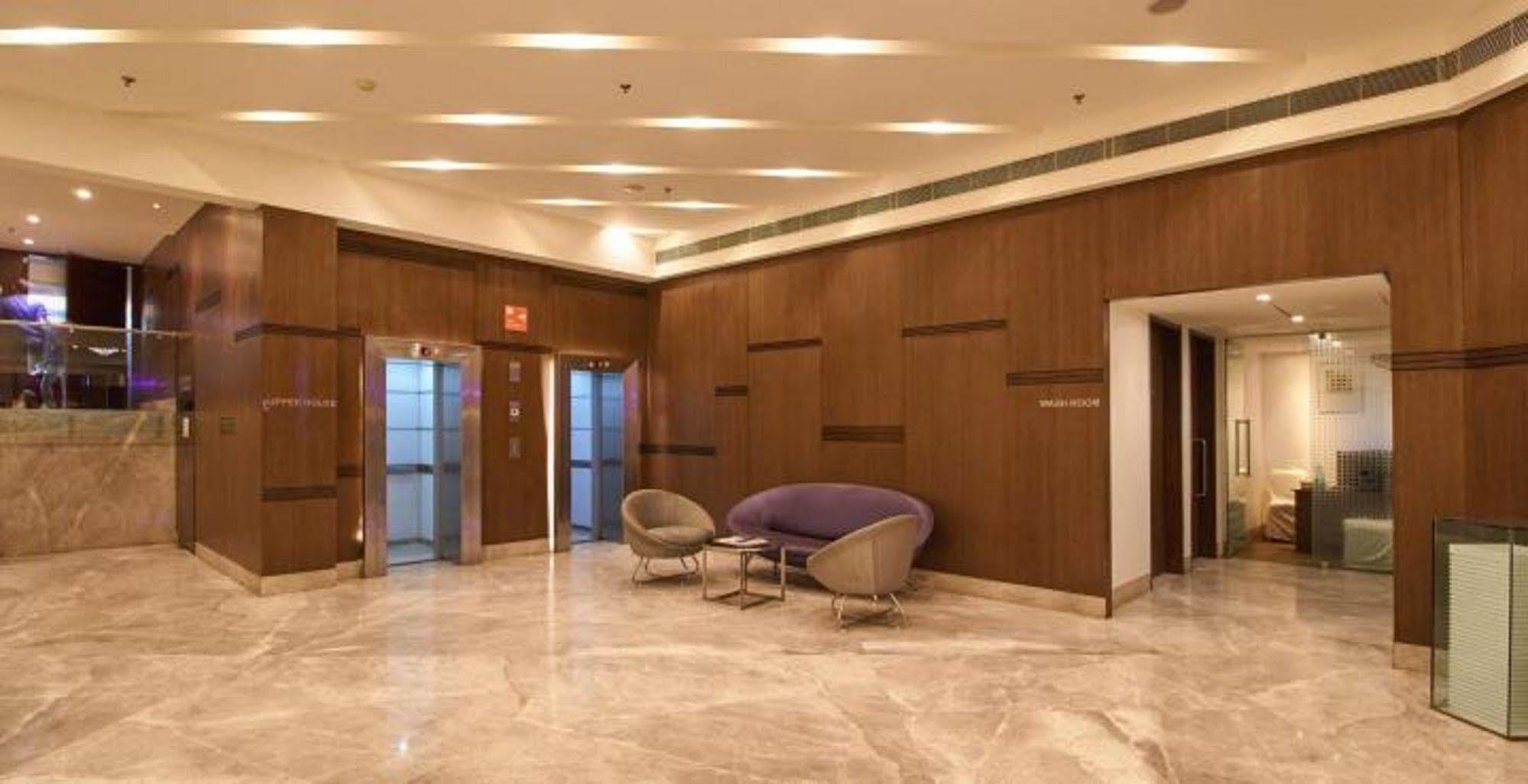 Hotel Platinum Rajkot Bagian luar foto