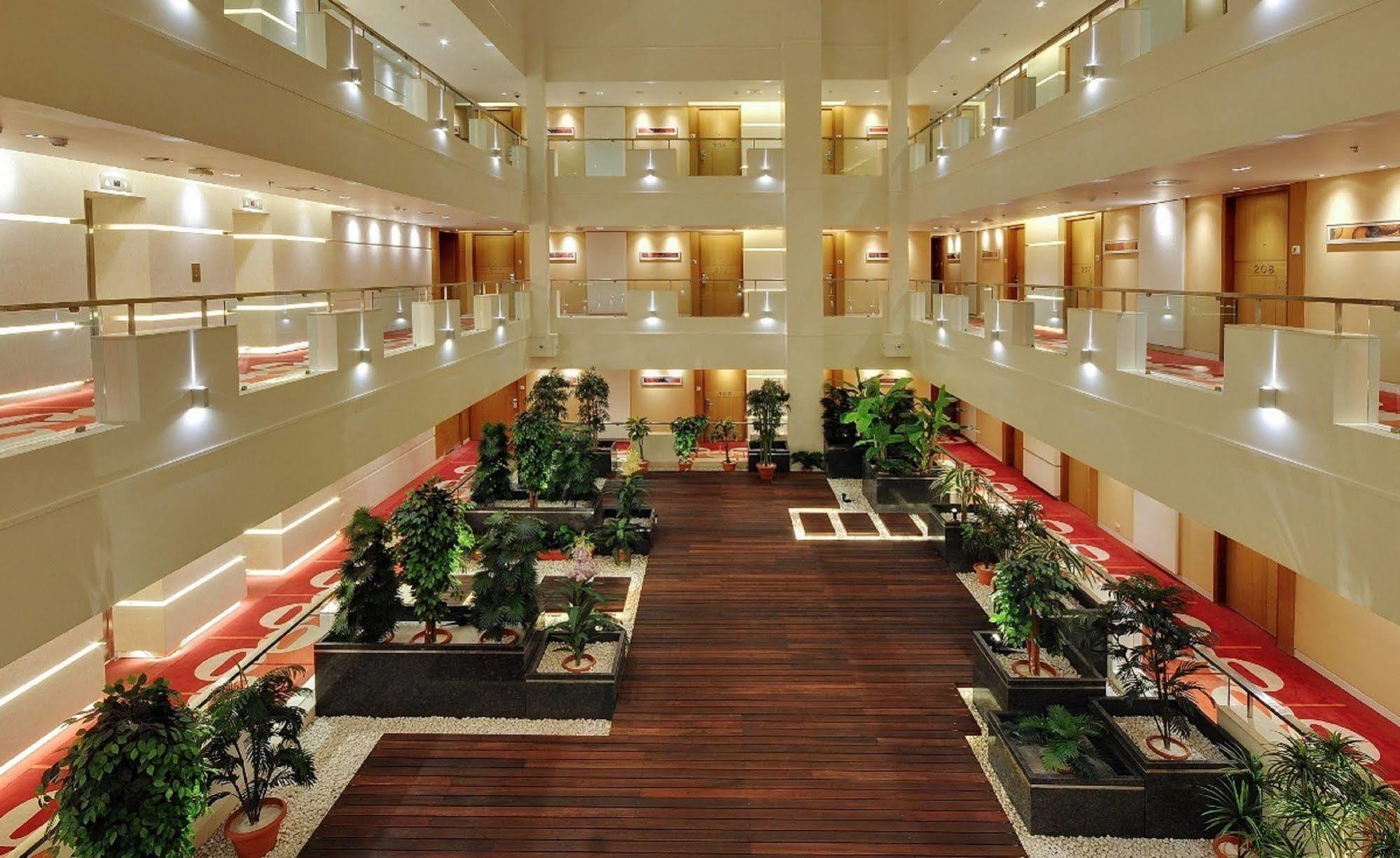 Hotel Platinum Rajkot Bagian luar foto