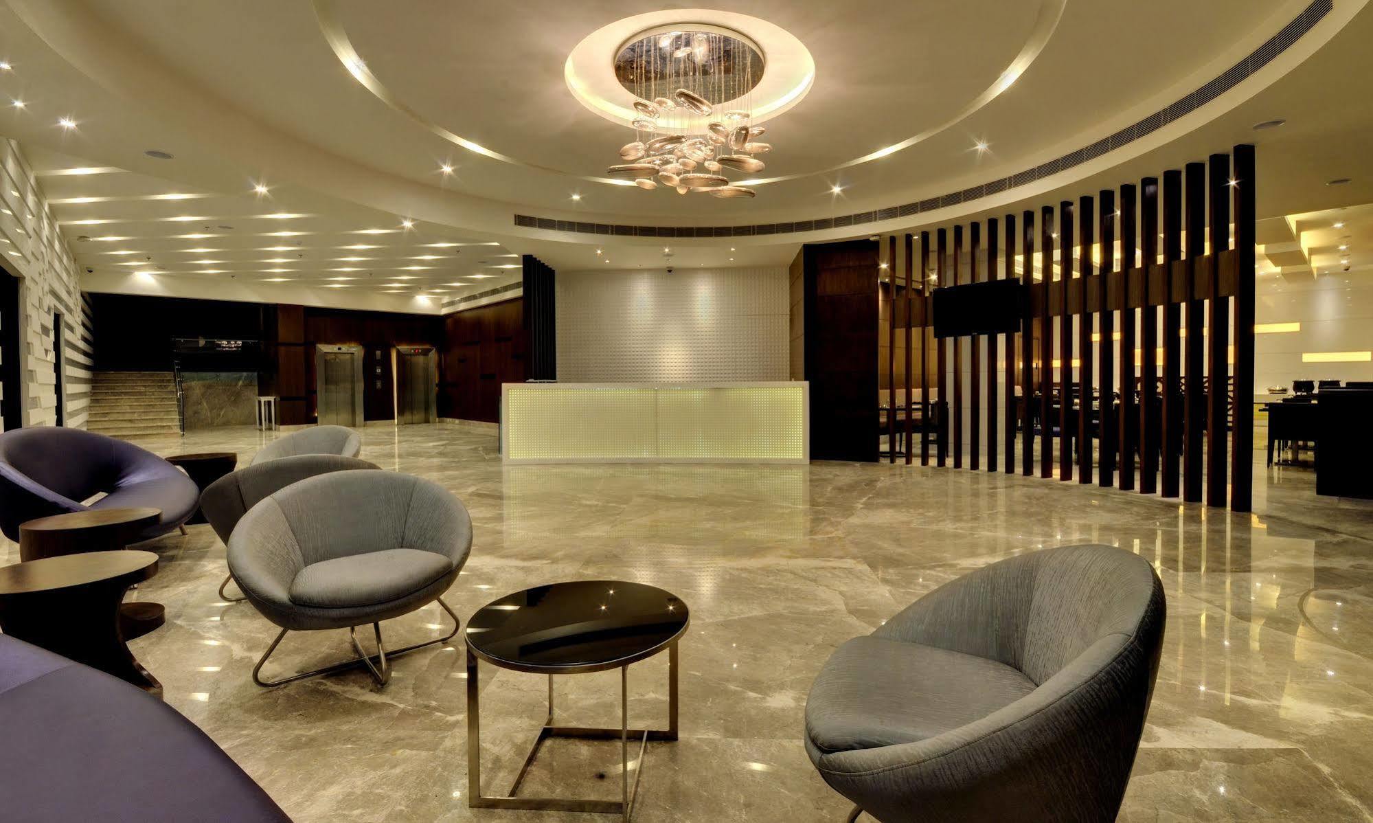Hotel Platinum Rajkot Bagian luar foto