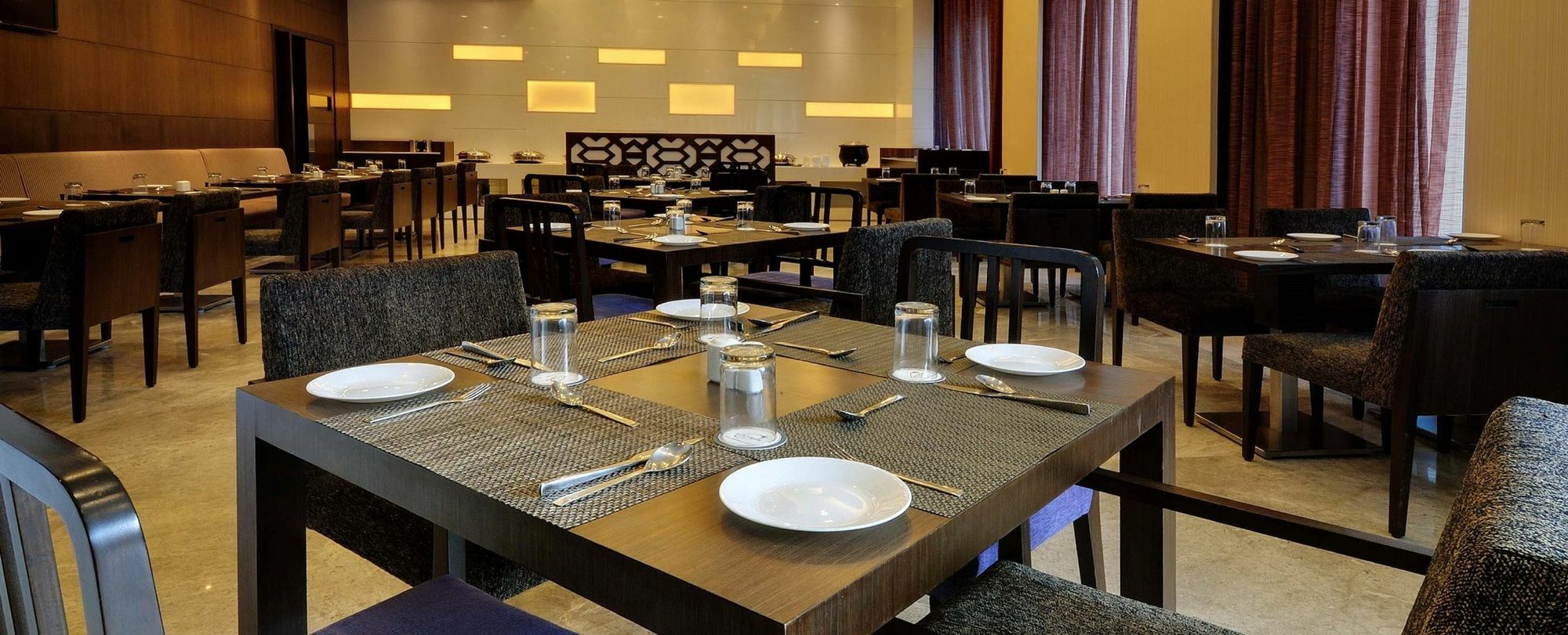 Hotel Platinum Rajkot Bagian luar foto
