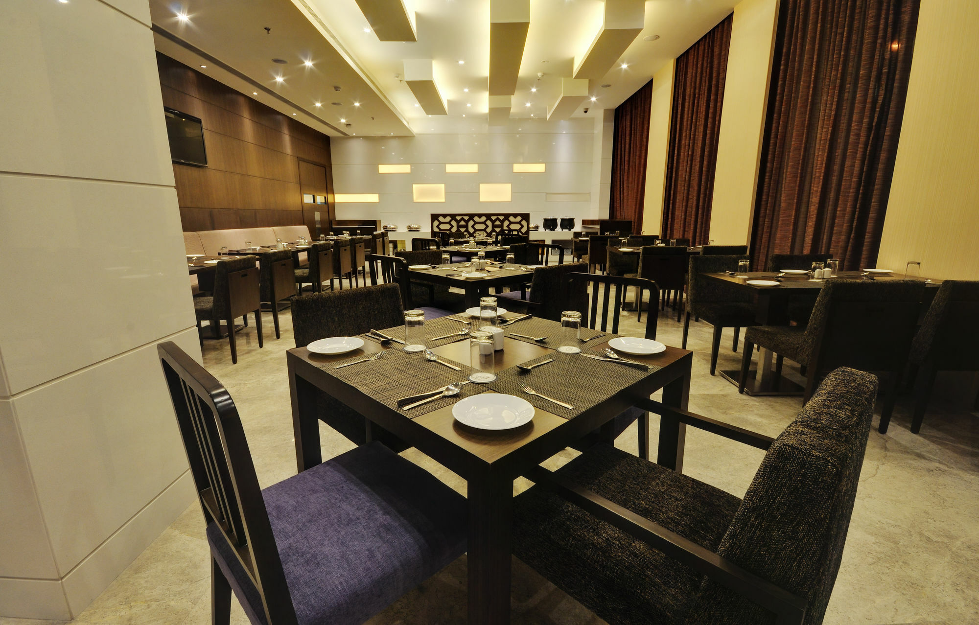Hotel Platinum Rajkot Bagian luar foto