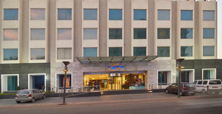 Hotel Platinum Rajkot Bagian luar foto