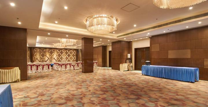 Hotel Platinum Rajkot Bagian luar foto